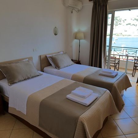 Hotel Mano Sarandë Exterior foto