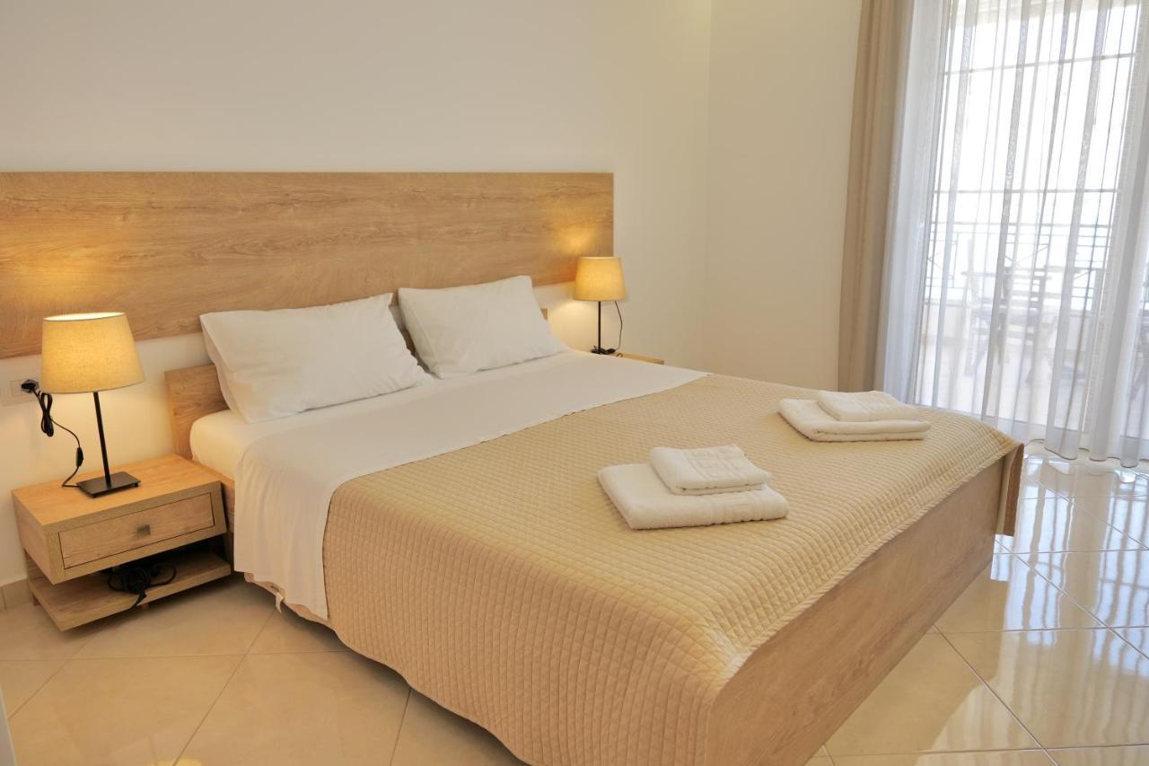 Hotel Mano Sarandë Exterior foto
