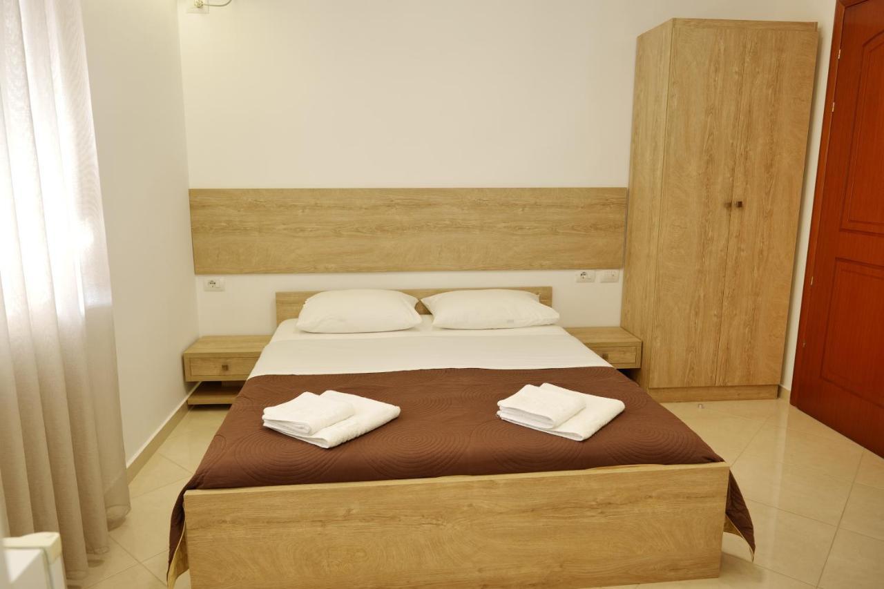 Hotel Mano Sarandë Exterior foto