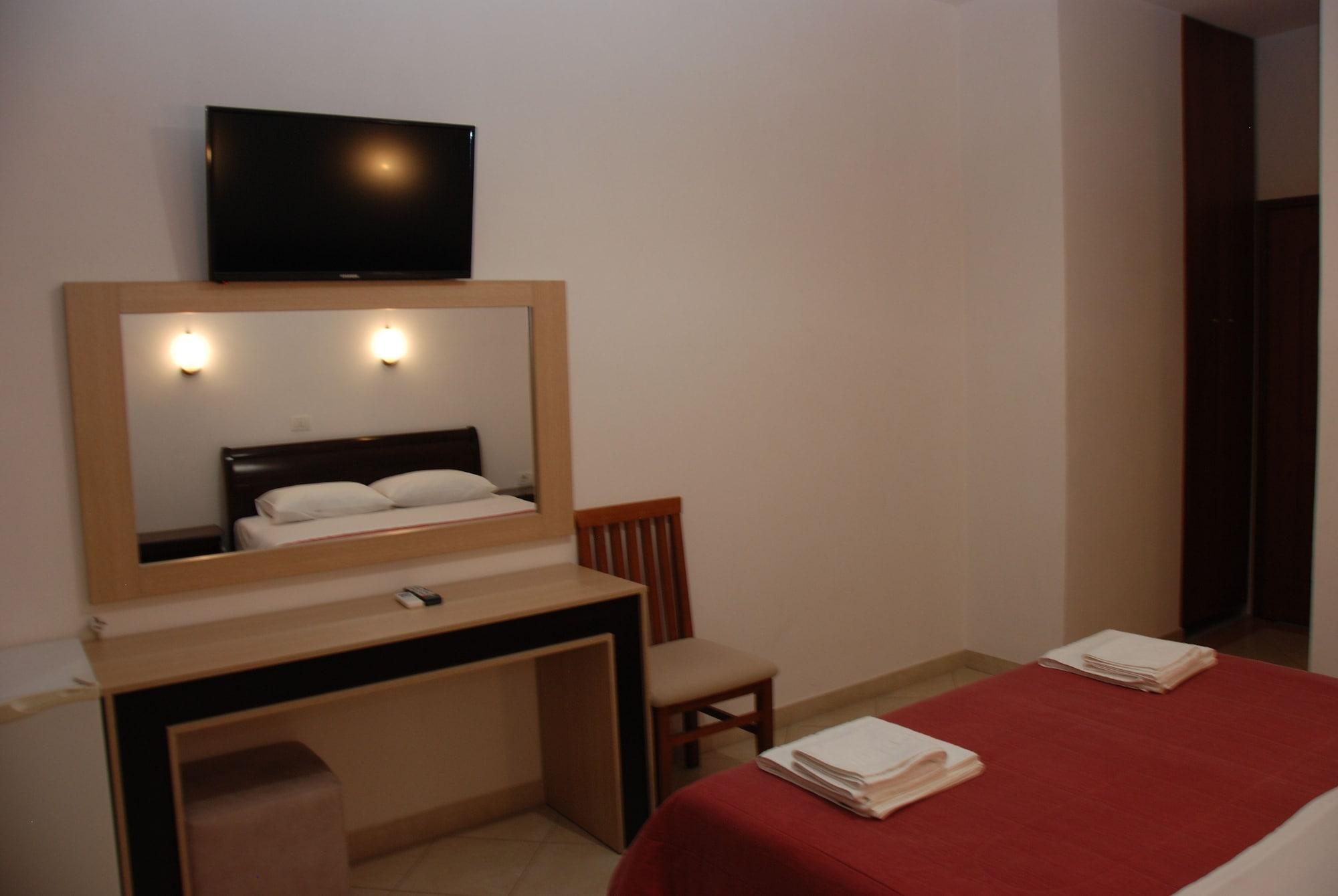 Hotel Mano Sarandë Exterior foto