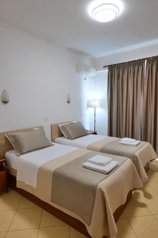 Hotel Mano Sarandë Exterior foto